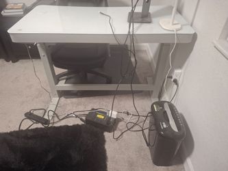 Desk modifiable height