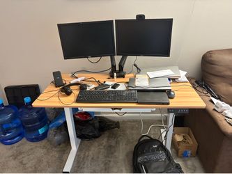 Height adjustable table with multiple screen holder