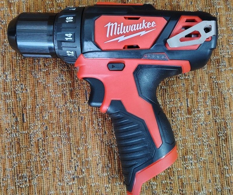 Milwaukee M12 12V Drill Driver 2407-20 NEW