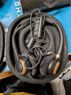 Discover Headsets Black and Gold Headset