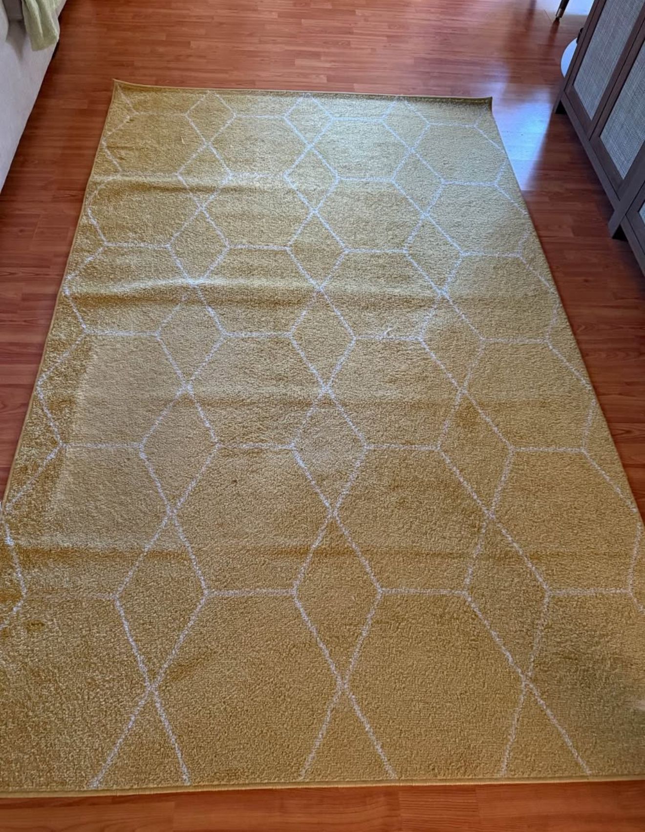 5 X 8 Yellow Indoor Rug