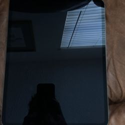 📱 iPad Pro 13” M4 (2024) Wi-Fi 256GB – Like New Condition