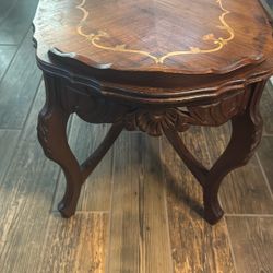 Antique Coffee Table With Leg Carvings, go Leave On Top