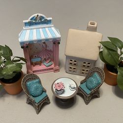 MINIATURE DOLLHOUSE FURNITURE