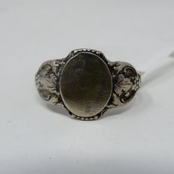 .925 Sterling Silver Ring With Engraved Design