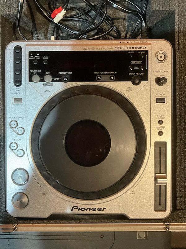 Pioneer CDJ 800 Mk2 With Pioneer 500 Mixer Used For $800 If Interested Contact Roy Smith