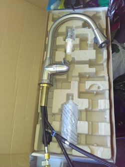 Kitchen faucet pull down