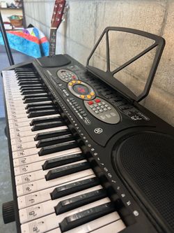 Hamzer 61-Key Digital Keyboard Piano with Stand – Great Condition!