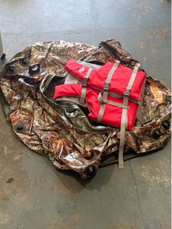 Run Realtree Camo Inflatable River Tube with life jacket