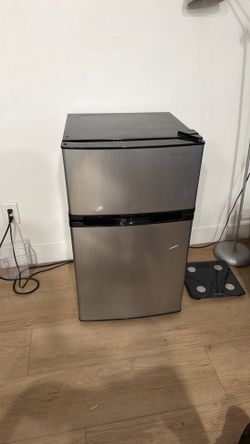 Mini Fridge - Insignia