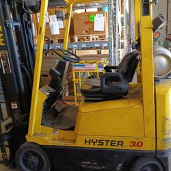 Hyster Forklift 3000 Lb Lift Capacity 3 Stage With Side Shift Runs And Operates Good