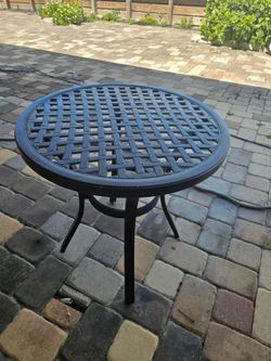 Black aluminum terrace side table with a woven pattern