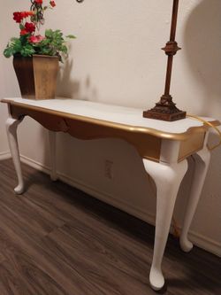 Entre Table Mesa De Entrada Color Blanco Con Dorado  Mide 60x35x30