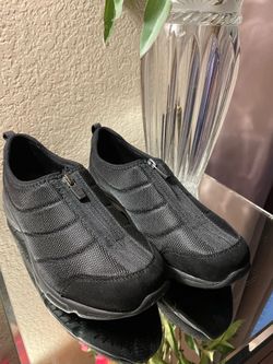 New Women’s Easy Spirit comfort zipper shoes Size 9