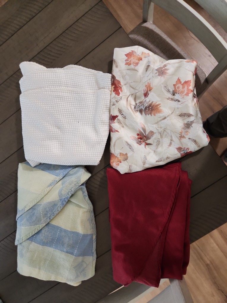 Round Table Cloths