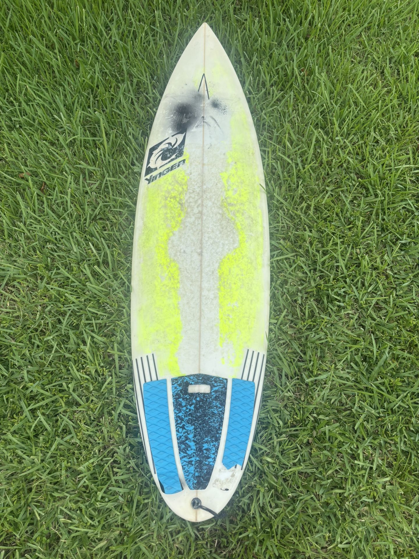 5’9 25L Yinger surfboard