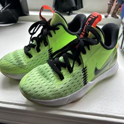 LeBron Witness Youth Boys
