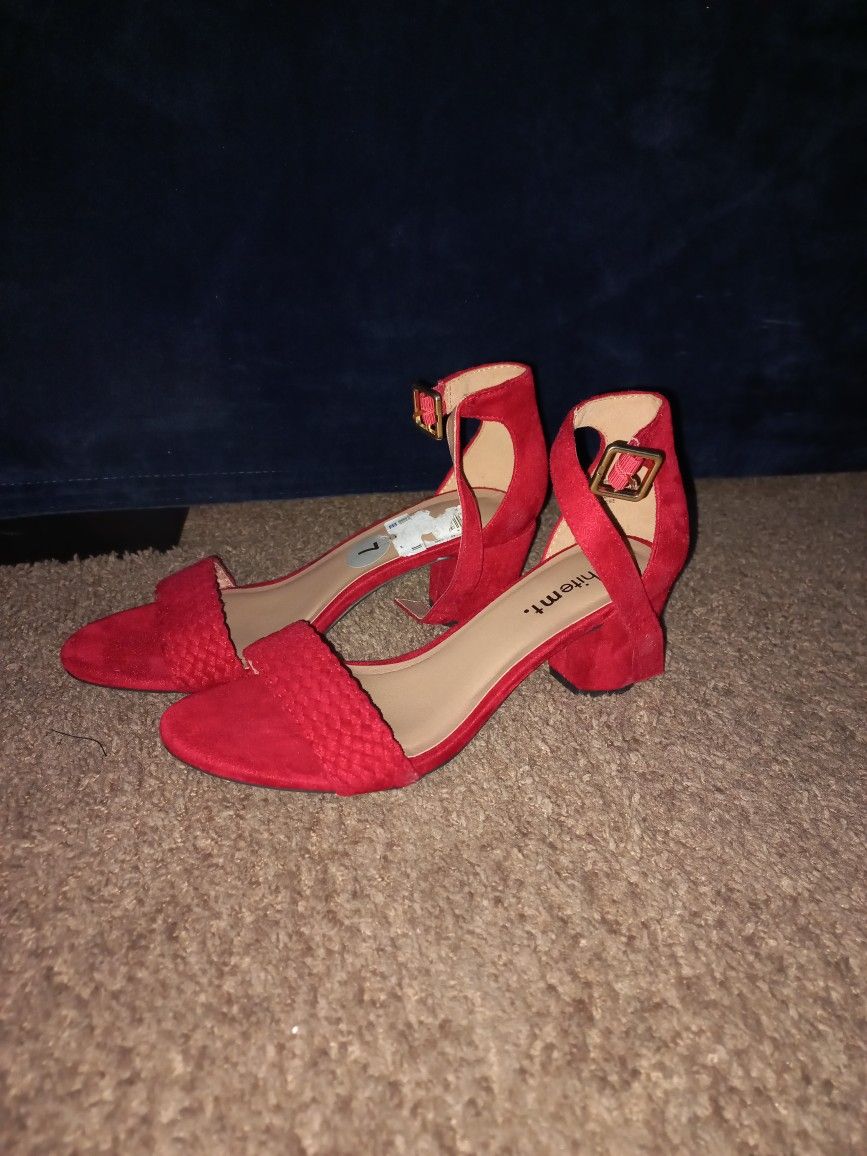 White Mt. Red Low Heels Strappy Sandals Women's Size 7