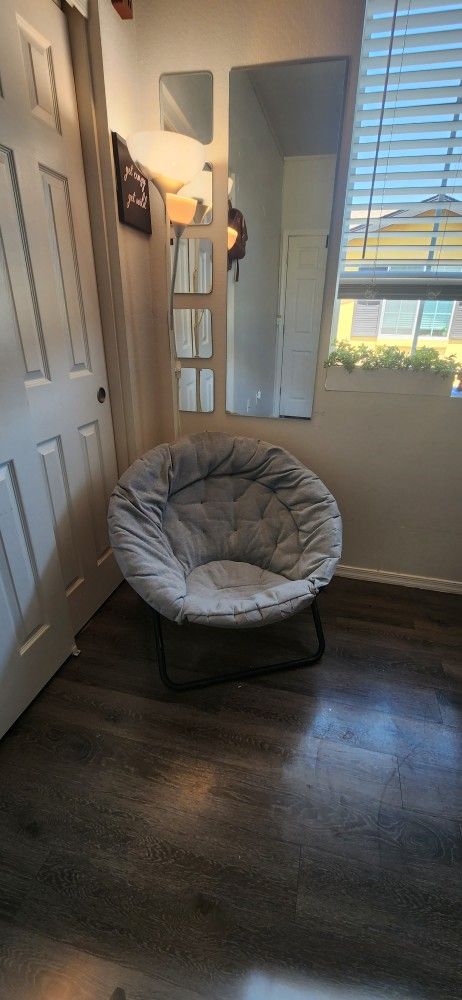 URBAN LOUNGE
OVERSIZED SAUCER CHAIR