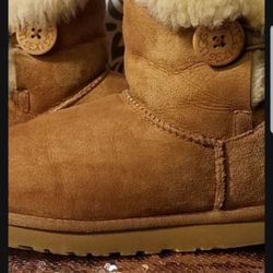 UGG WOMEN'S BOOTS