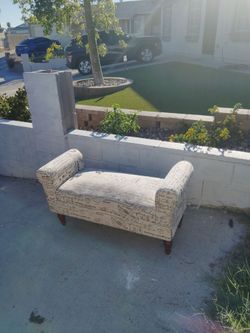 Edge of bed chaise bench ottoman