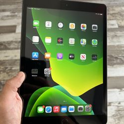iPad 8 Excellent Condition W/ New Tempered Glass Screen Protector And Charger 