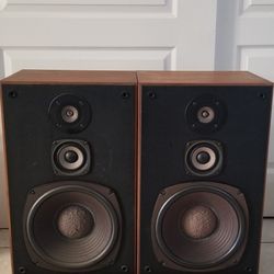 Realistic Optimus 25 Speakers Great Shape 