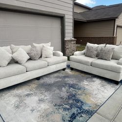 Couch/sectional/sala/sofa