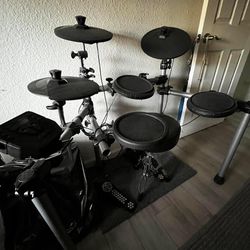 Simmons Drum Set And Amplifier 