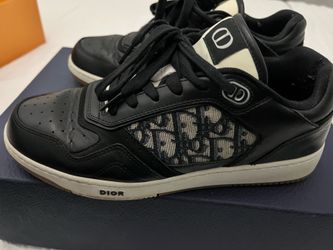 DIOR B27 LOW TOP SNEAKERS SIZE 9US.  EU42