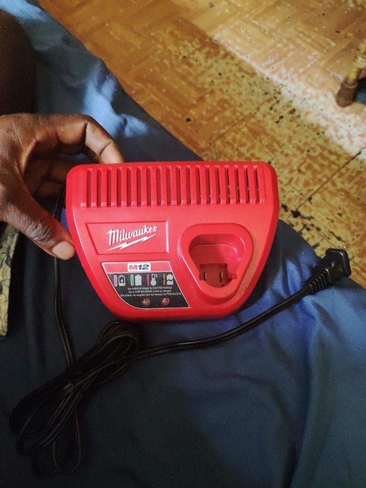 Milwaukee M12 Charger