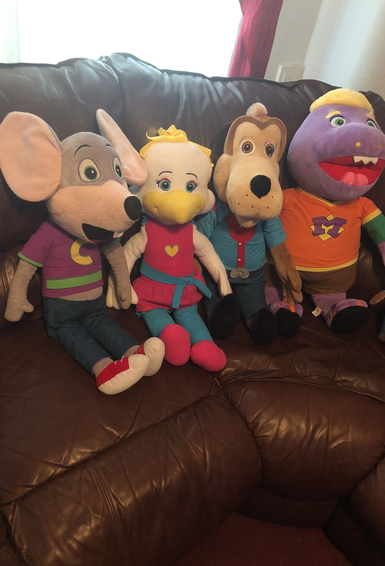 Chucke cheese and friends
