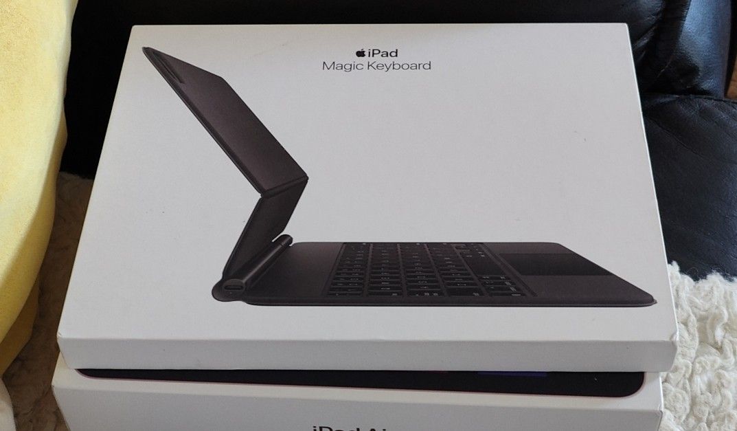 Apple Magic Keyboard $150 READ DESCRIPTION