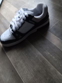 9 1/2 used shoes together