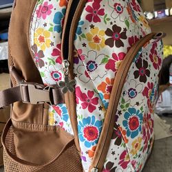 Nice backpack .. no stain odors or rips ..all zippers works ..$5.00 firm