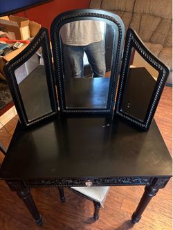 Vanity Desk w/3 mirrors,1 drawer