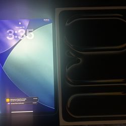 Like New iPad Pro M5 11” – 512GB (Wi-Fi Only) – Original Box