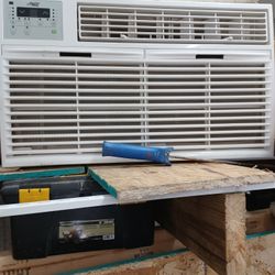 Artic King 19000 BTu  Ac With Remote 220v 