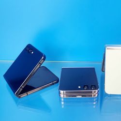 Samsung Galaxy Z Flip 4 128gb  Unlocked. Pay  In Payments With No Credit Check, Lowest Wholesale Prices. 3 months Warranty 