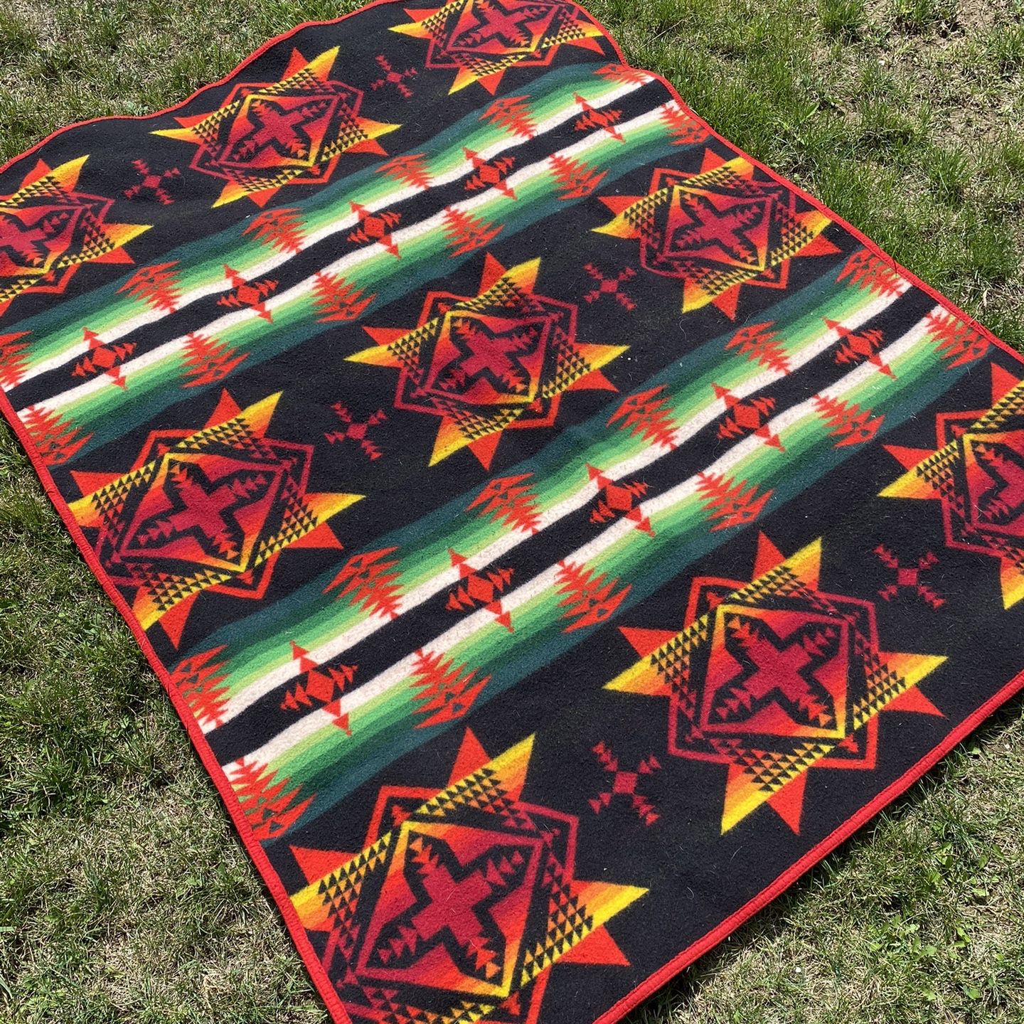 Pendleton Beaver State Reversible Indian Wool Blanket for