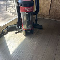 Milwaukee Back Pack vacuum 