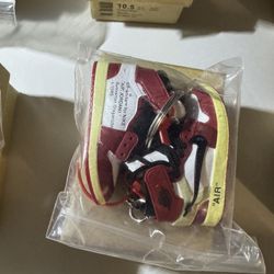 Jordan 1 Off white key chain