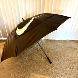 ☔ Nike Large Golf-Style Umbrella – Excellent Condition