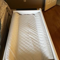 Delta Childrens Changing Top And Pad