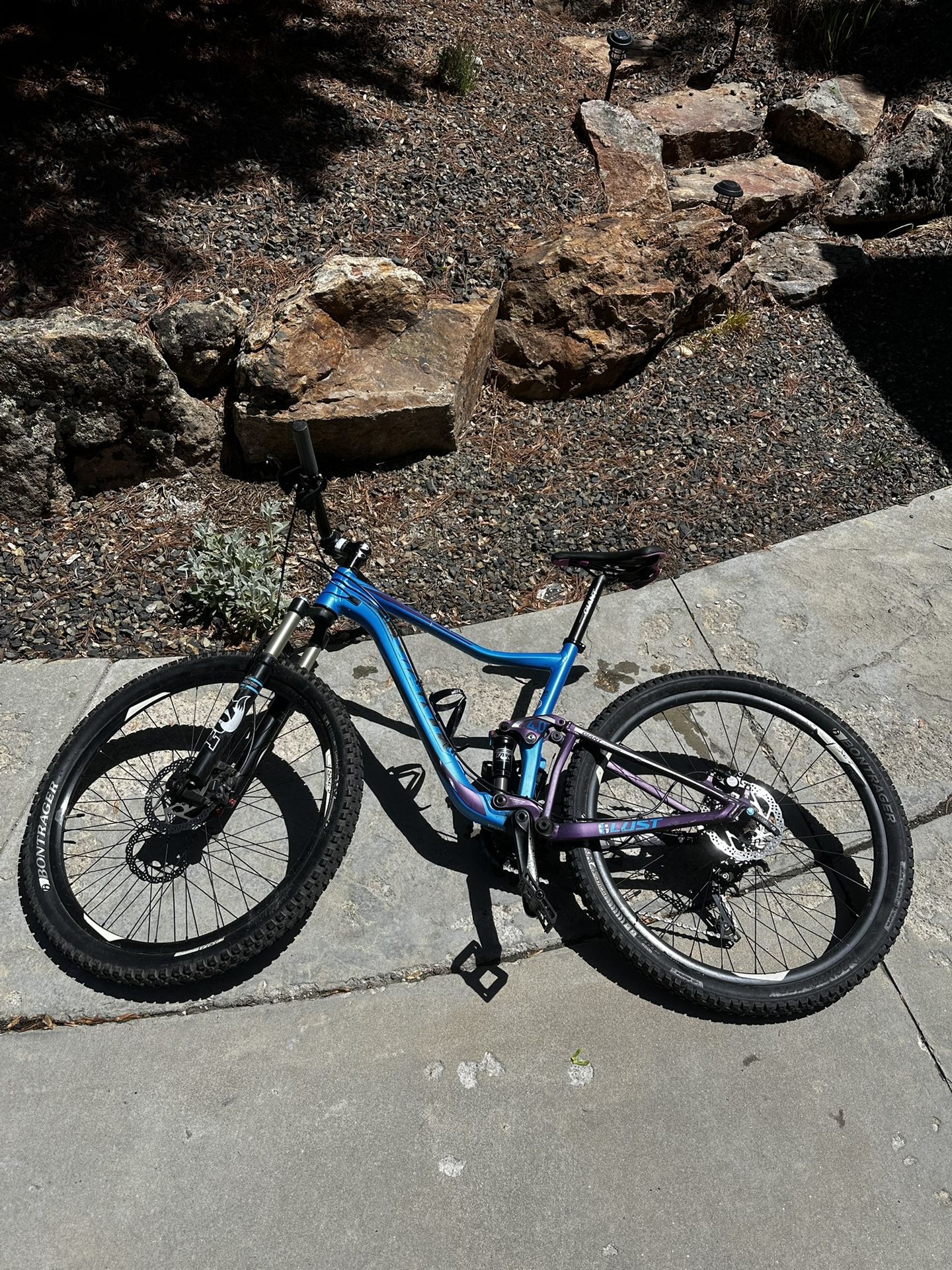 Giant Lust 2 full-suspension mountain bike