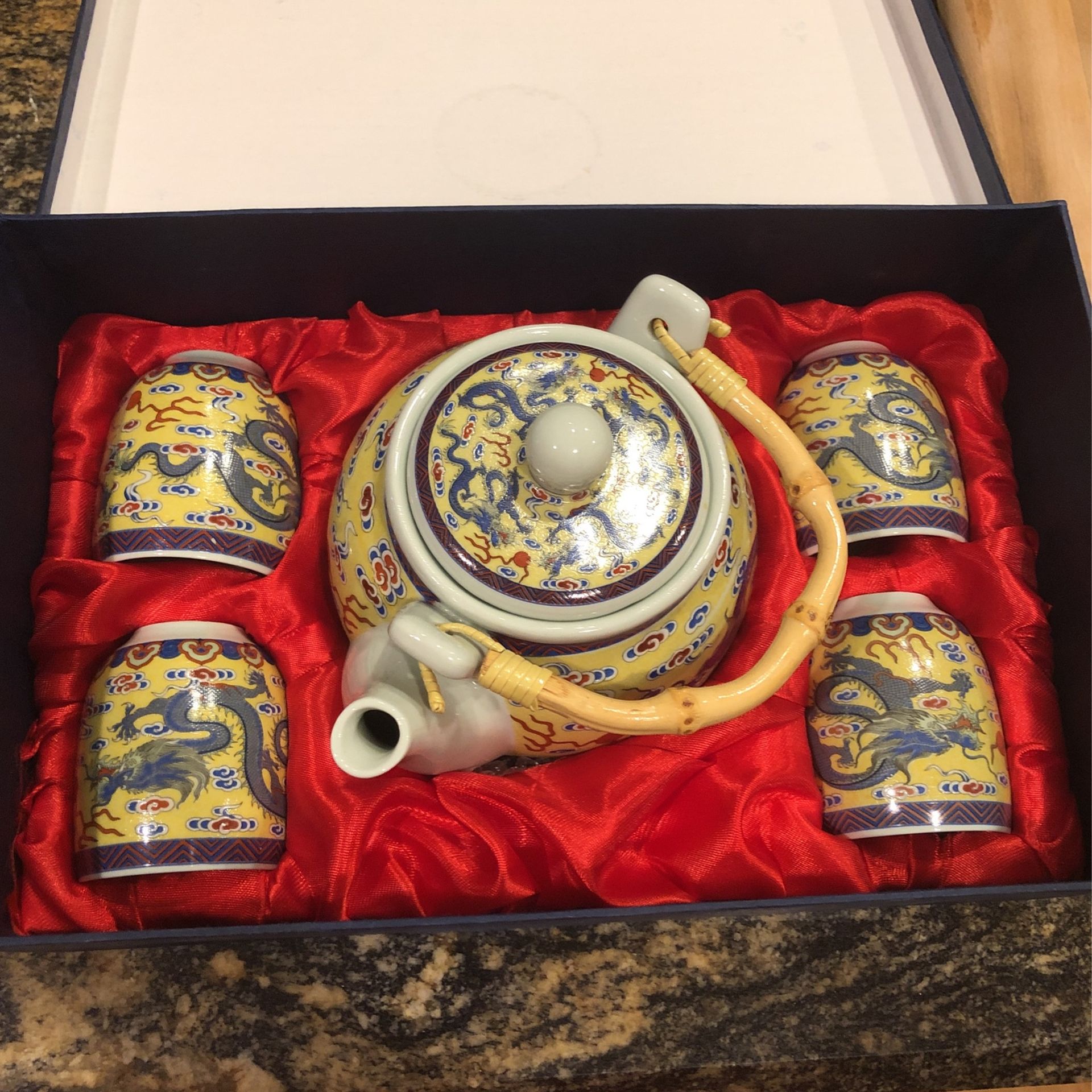 Hand painted oriental teapot and cups