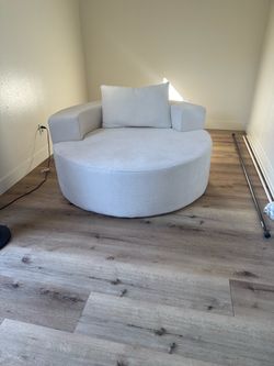 Round Oversized Accent Chair with Pillow