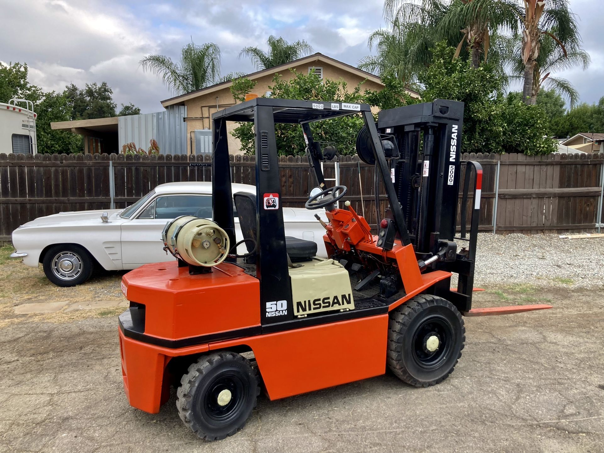 Forklift (READ LISTING)