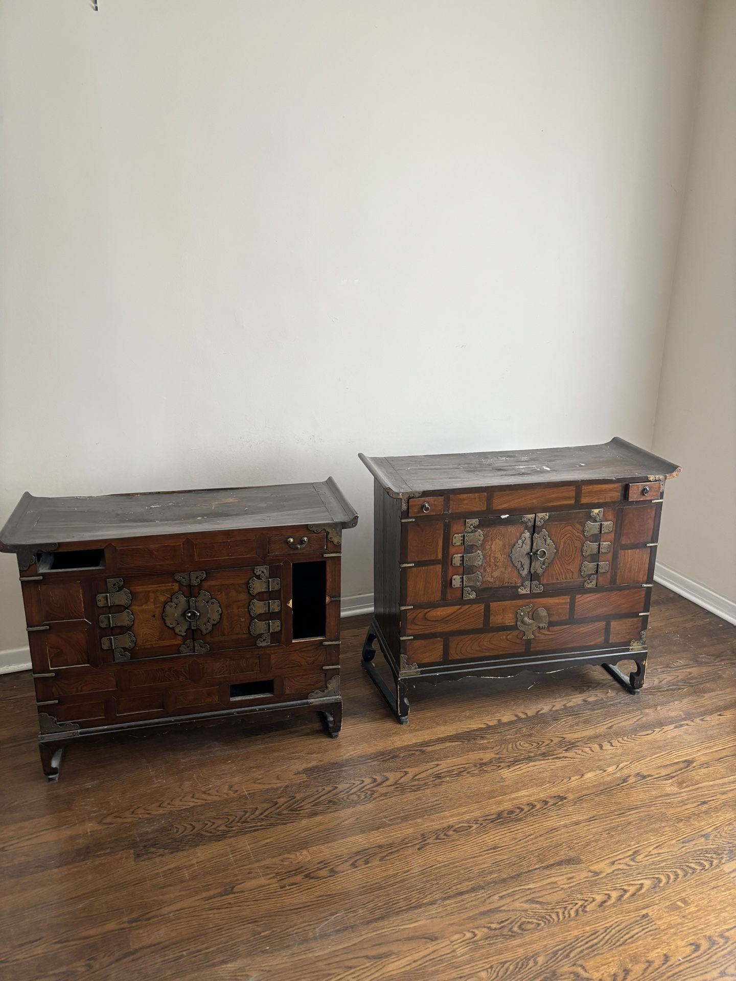 Antique Chinese/cabinet/Side Tables 