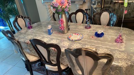 Oval Dining Table with 6 Chairs